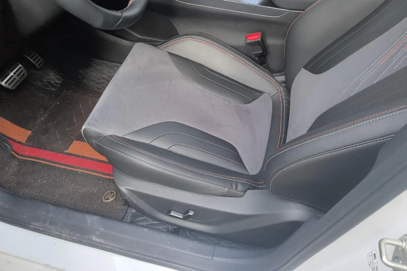 2022 Geely Binray 1.5T 181HP L4 7DCT,autocango,china used car exporter,china ev exporter,chinese used car exporter,chinese used ev exporter