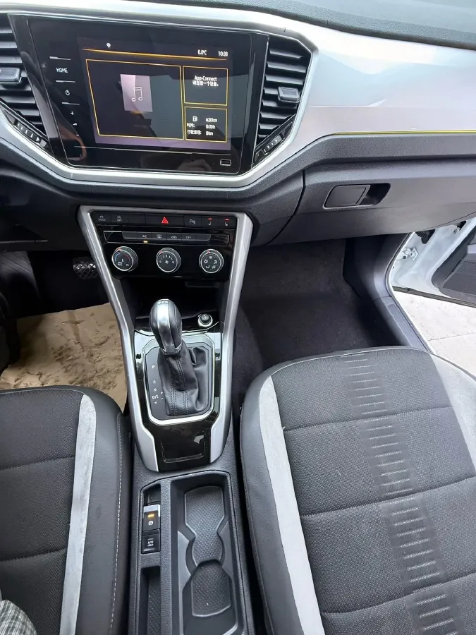 2021 Volkswagen T-Roc 1.4T 150HP L4 7DCT,autocango,china used car exporter,china ev exporter,chinese used car exporter,chinese used ev exporter