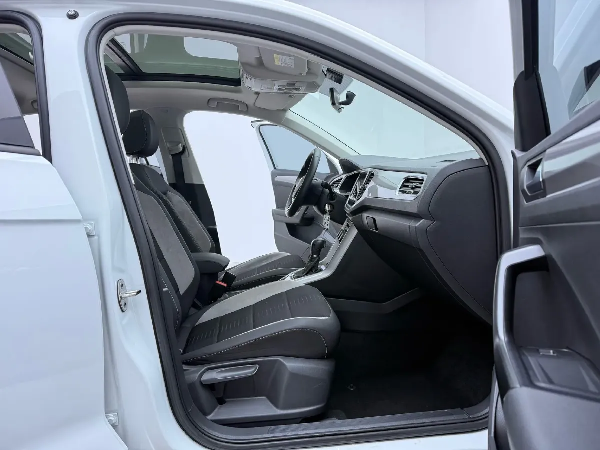 2021 Volkswagen T-Roc 1.4T 150HP L4 7DCT,autocango,china used car exporter,china ev exporter,chinese used car exporter,chinese used ev exporter