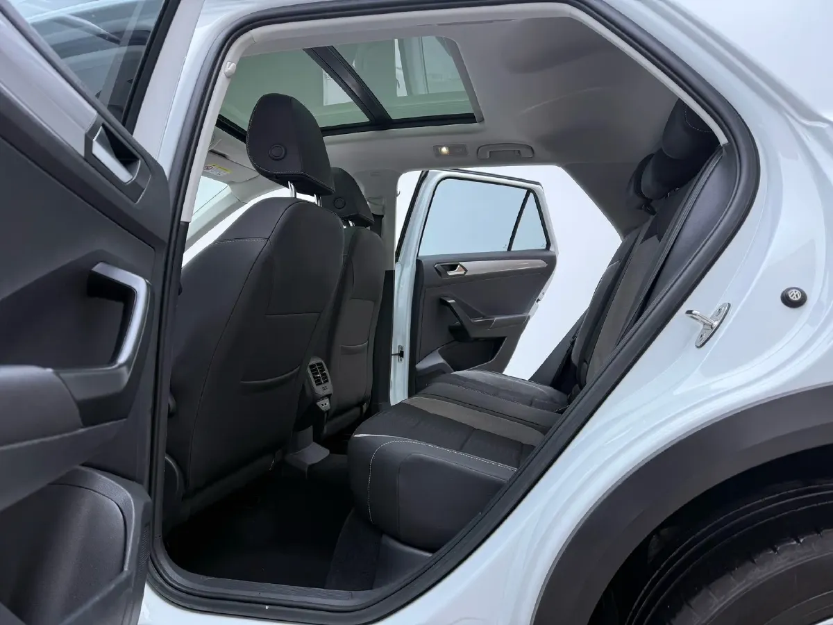 2021 Volkswagen T-Roc 1.4T 150HP L4 7DCT,autocango,china used car exporter,china ev exporter,chinese used car exporter,chinese used ev exporter