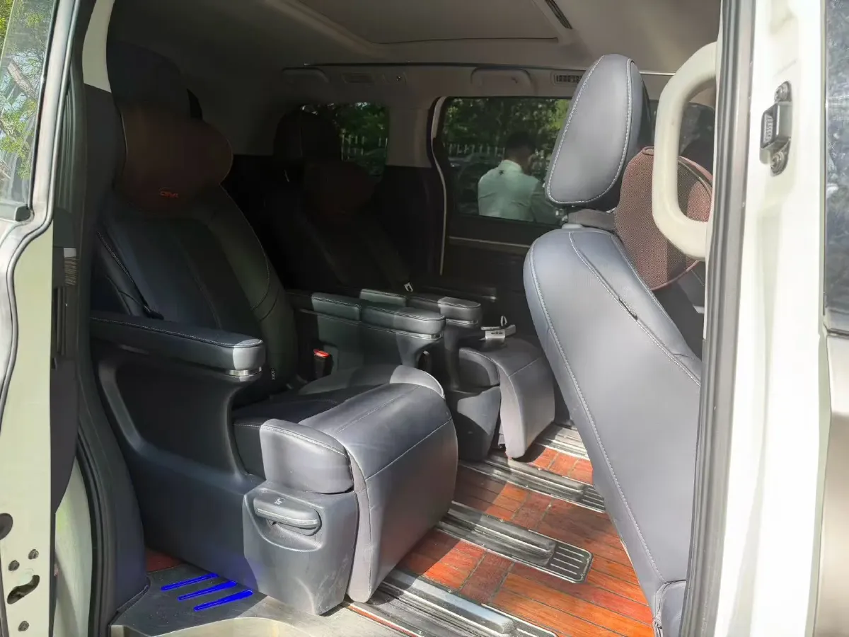 2021 GAC Trumpchi M8 2.0T 252HP L4 8AT,autocango,china used car exporter,china ev exporter,chinese used car exporter,chinese used ev exporter