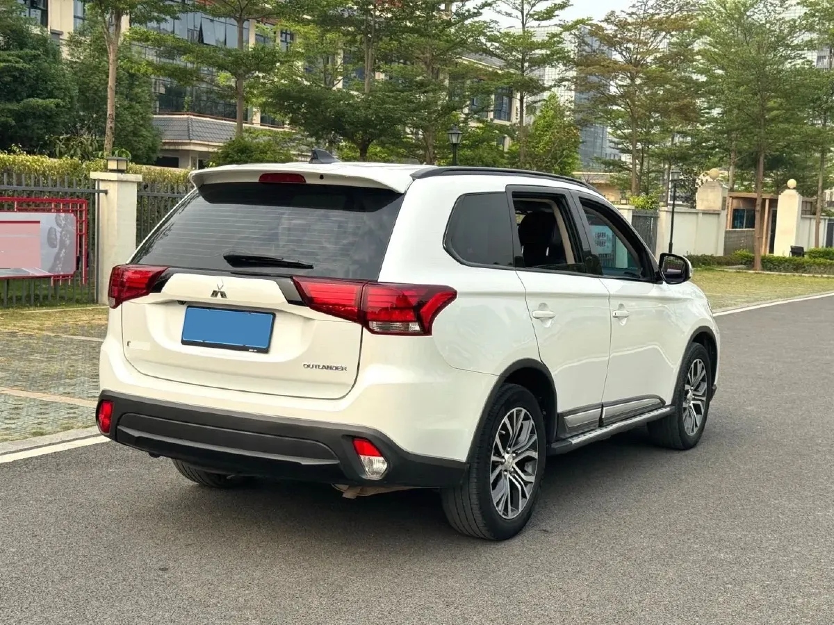 2018 Mitsubishi Outlander 2.0L 166HP L4 CVT,autocango,china used car exporter,china ev exporter,chinese used car exporter,chinese used ev exporter