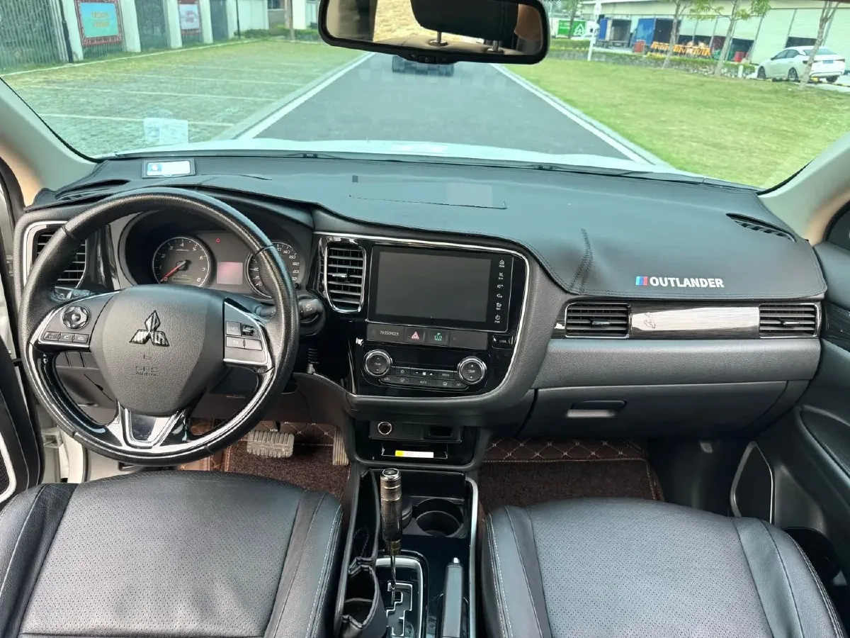 2018 Mitsubishi Outlander 2.0L 166HP L4 CVT,autocango,china used car exporter,china ev exporter,chinese used car exporter,chinese used ev exporter