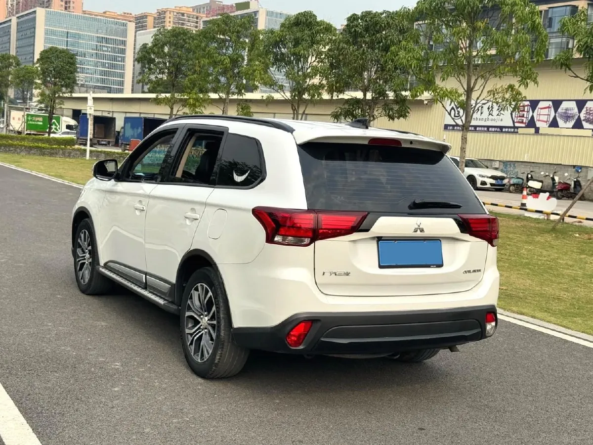 2018 Mitsubishi Outlander 2.0L 166HP L4 CVT,autocango,china used car exporter,china ev exporter,chinese used car exporter,chinese used ev exporter
