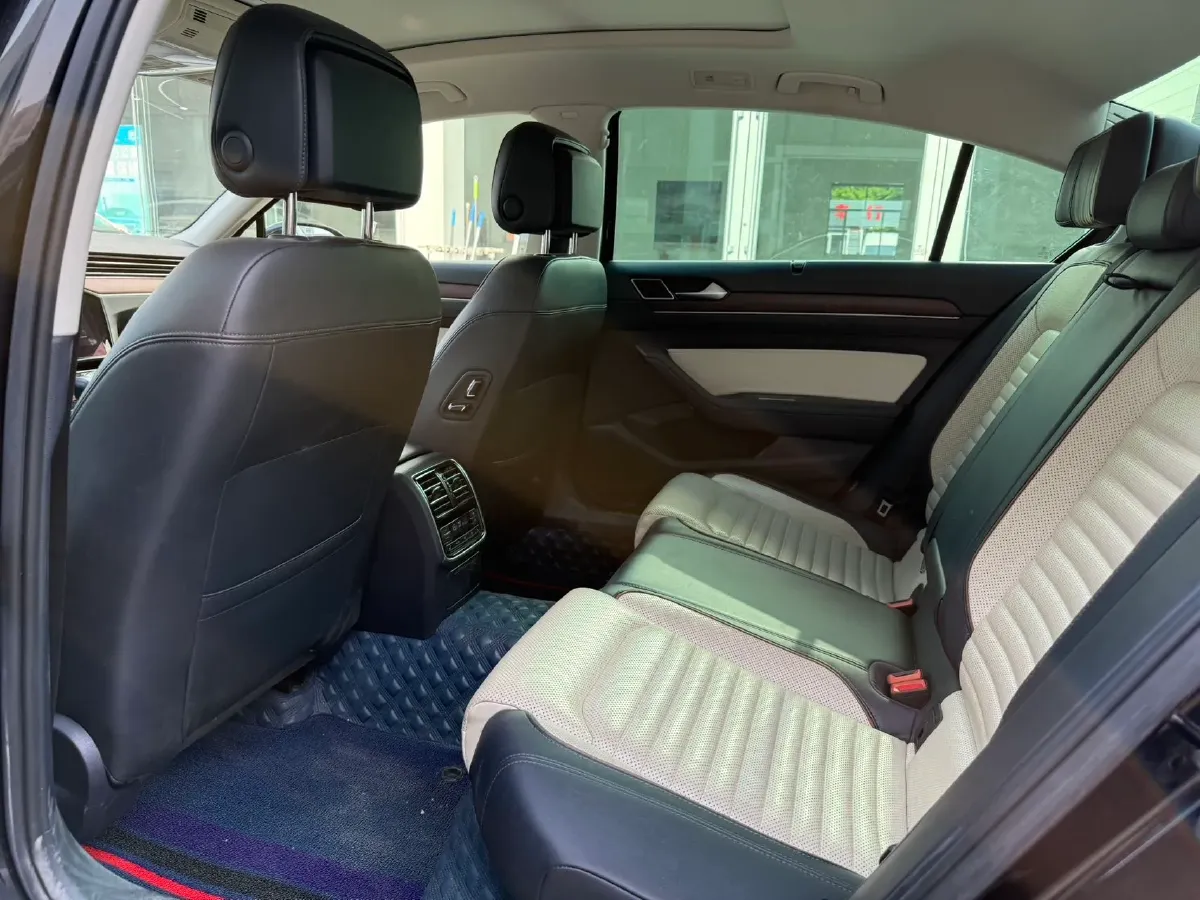 2019 Volkswagen Magotan 2.0T 220HP L4 7DCT,autocango,china used car exporter,china ev exporter,chinese used car exporter,chinese used ev exporter