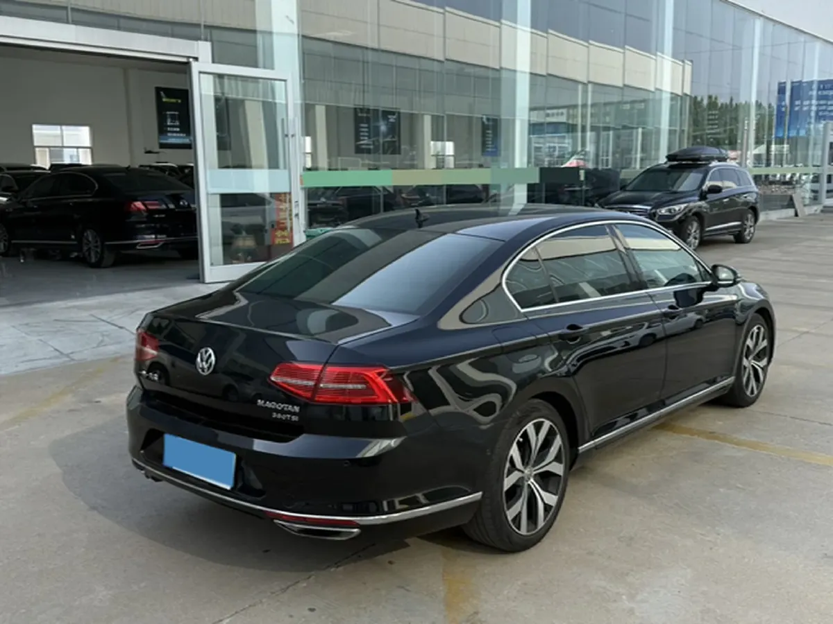 2019 Volkswagen Magotan 2.0T 220HP L4 7DCT,autocango,china used car exporter,china ev exporter,chinese used car exporter,chinese used ev exporter