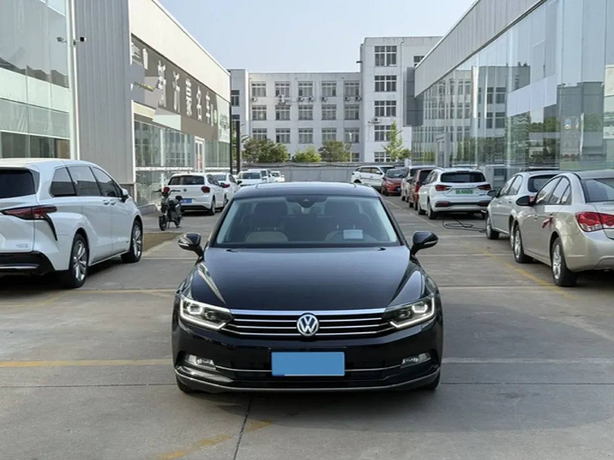 2019 Volkswagen Magotan 2.0T 220HP L4 7DCT,autocango,china used car exporter,china ev exporter,chinese used car exporter,chinese used ev exporter