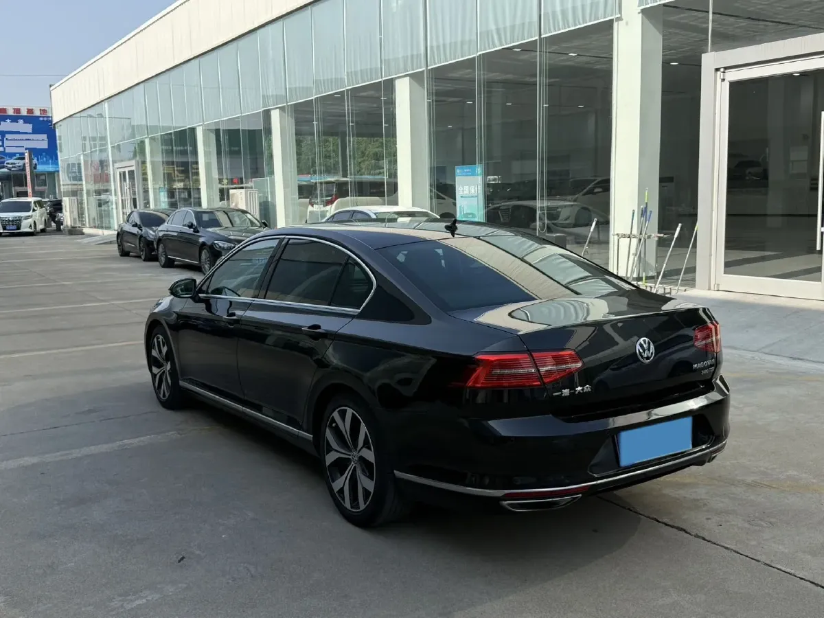 2019 Volkswagen Magotan 2.0T 220HP L4 7DCT,autocango,china used car exporter,china ev exporter,chinese used car exporter,chinese used ev exporter