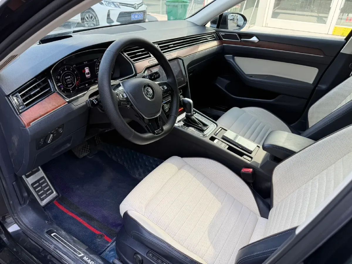 2019 Volkswagen Magotan 2.0T 220HP L4 7DCT,autocango,china used car exporter,china ev exporter,chinese used car exporter,chinese used ev exporter