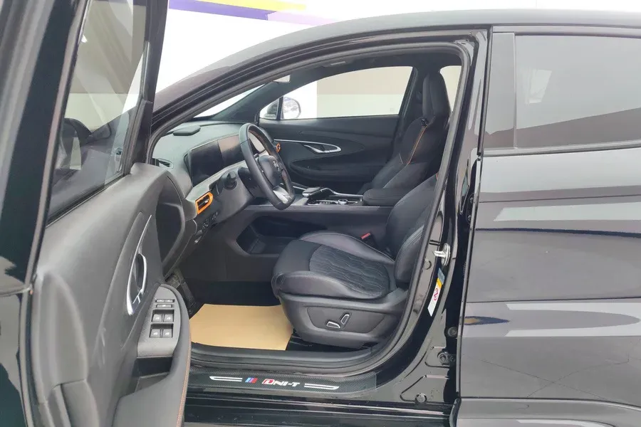 2022 ChangAn UNI-T 1.5T 188HP L4 7DCT,autocango,china used car exporter,china ev exporter,chinese used car exporter,chinese used ev exporter