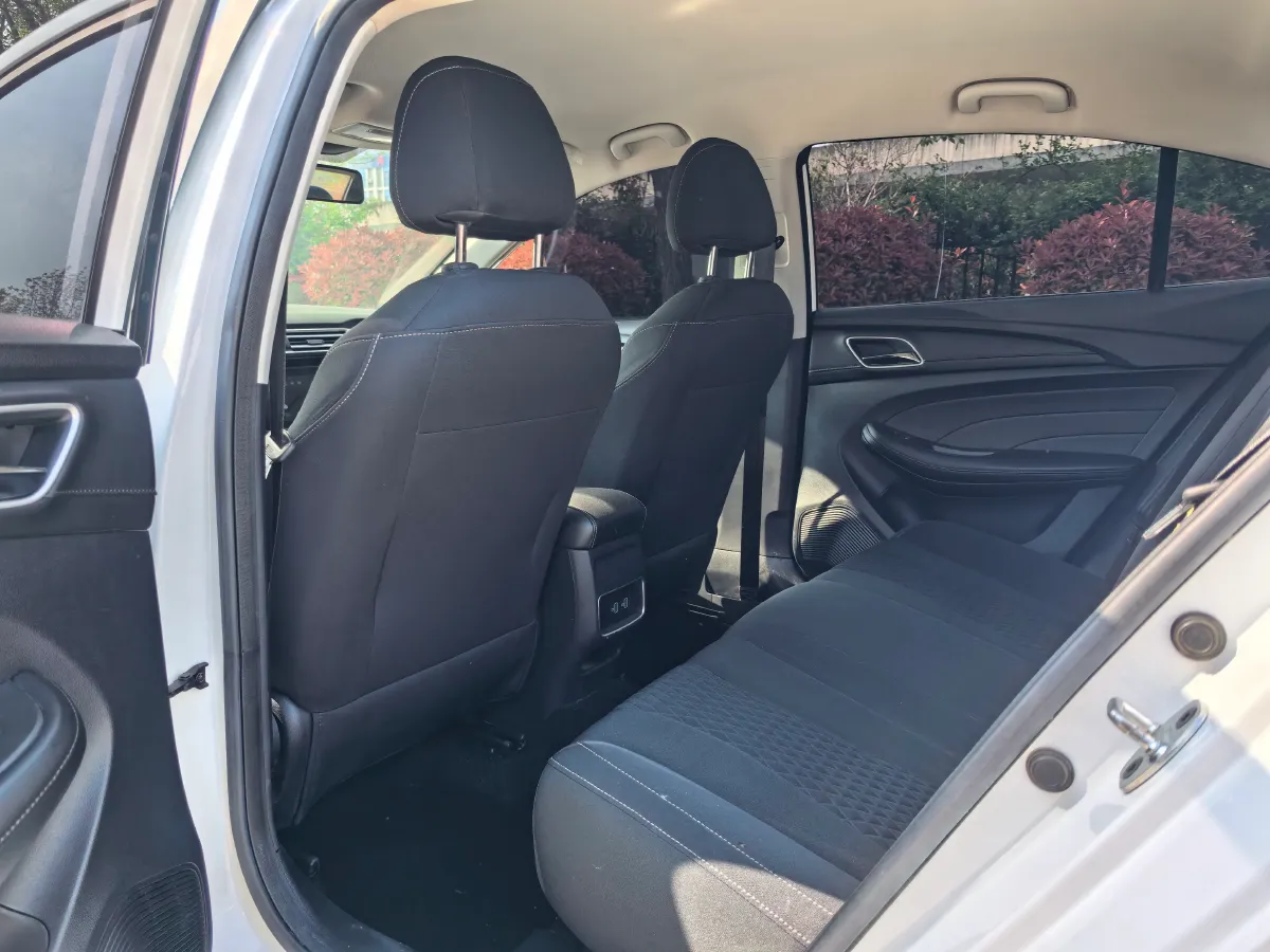 2019 Roewe i5 1.5L 120HP L4 5MT,autocango,china used car exporter,china ev exporter,chinese used car exporter,chinese used ev exporter