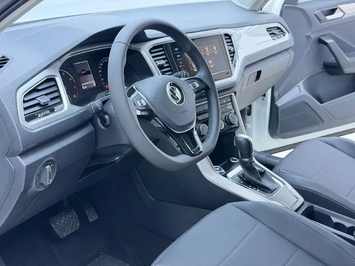 2021 Volkswagen T-Roc 1.4T 150HP L4 7DCT,autocango,china used car exporter,china ev exporter,chinese used car exporter,chinese used ev exporter