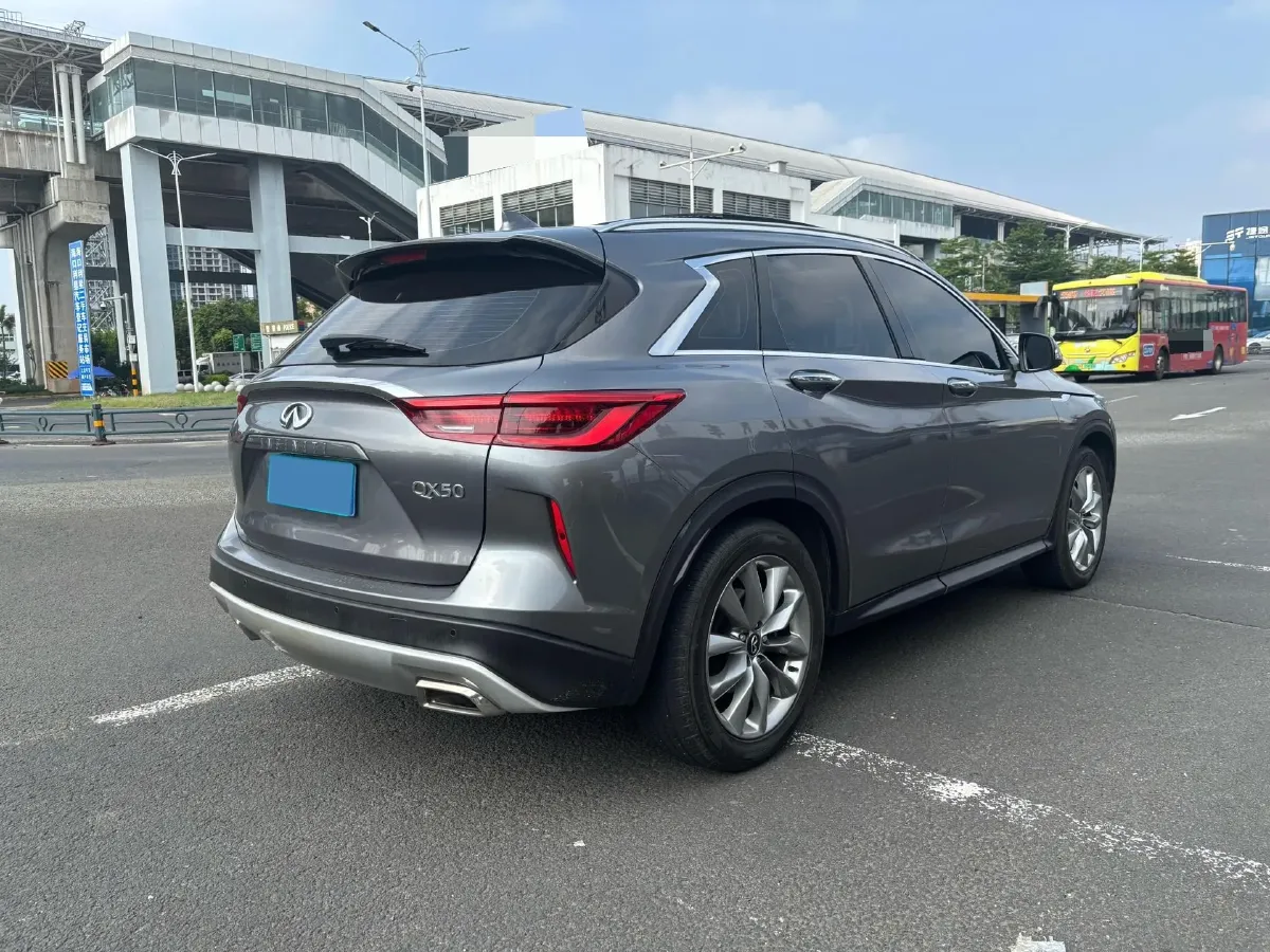 2018 Infiniti QX30 2.0T 211HP L4 7DCT,autocango,china used car exporter,china ev exporter,chinese used car exporter,chinese used ev exporter