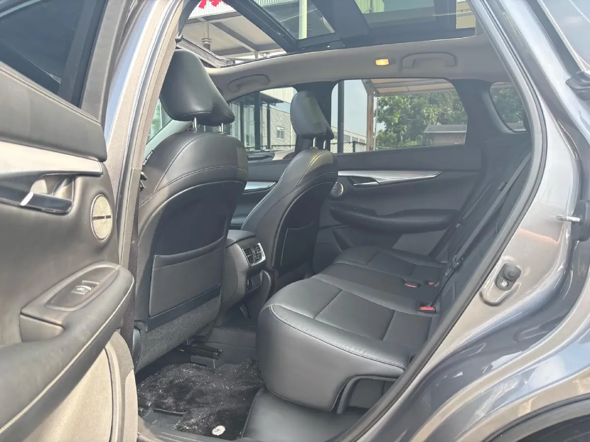 2018 Infiniti QX30 2.0T 211HP L4 7DCT,autocango,china used car exporter,china ev exporter,chinese used car exporter,chinese used ev exporter