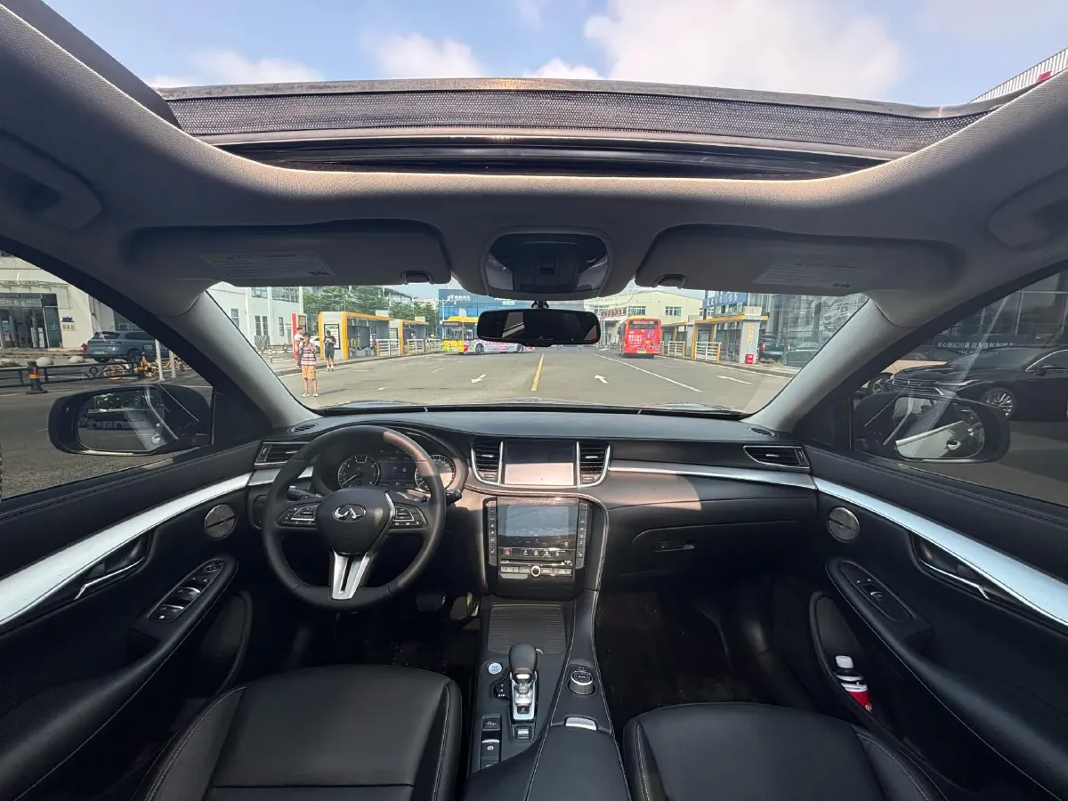 2018 Infiniti QX30 2.0T 211HP L4 7DCT,autocango,china used car exporter,china ev exporter,chinese used car exporter,chinese used ev exporter