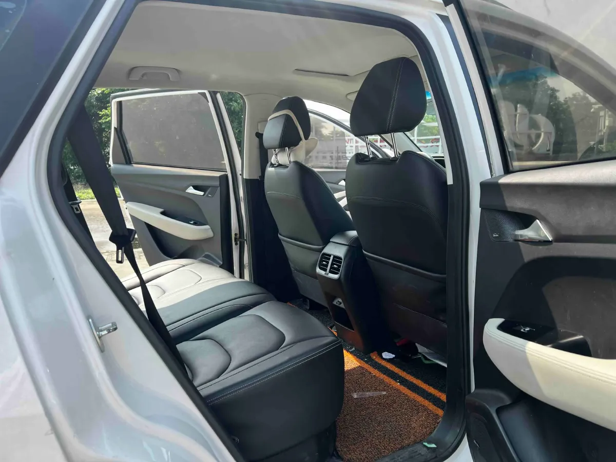 2019 BaoJun 530 1.5T 151HP L4 CVT,autocango,china used car exporter,china ev exporter,chinese used car exporter,chinese used ev exporter