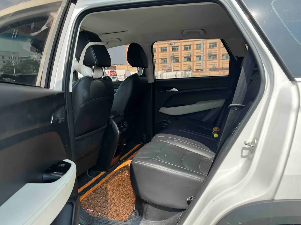 2019 BaoJun 530 1.5T 151HP L4 CVT,autocango,china used car exporter,china ev exporter,chinese used car exporter,chinese used ev exporter