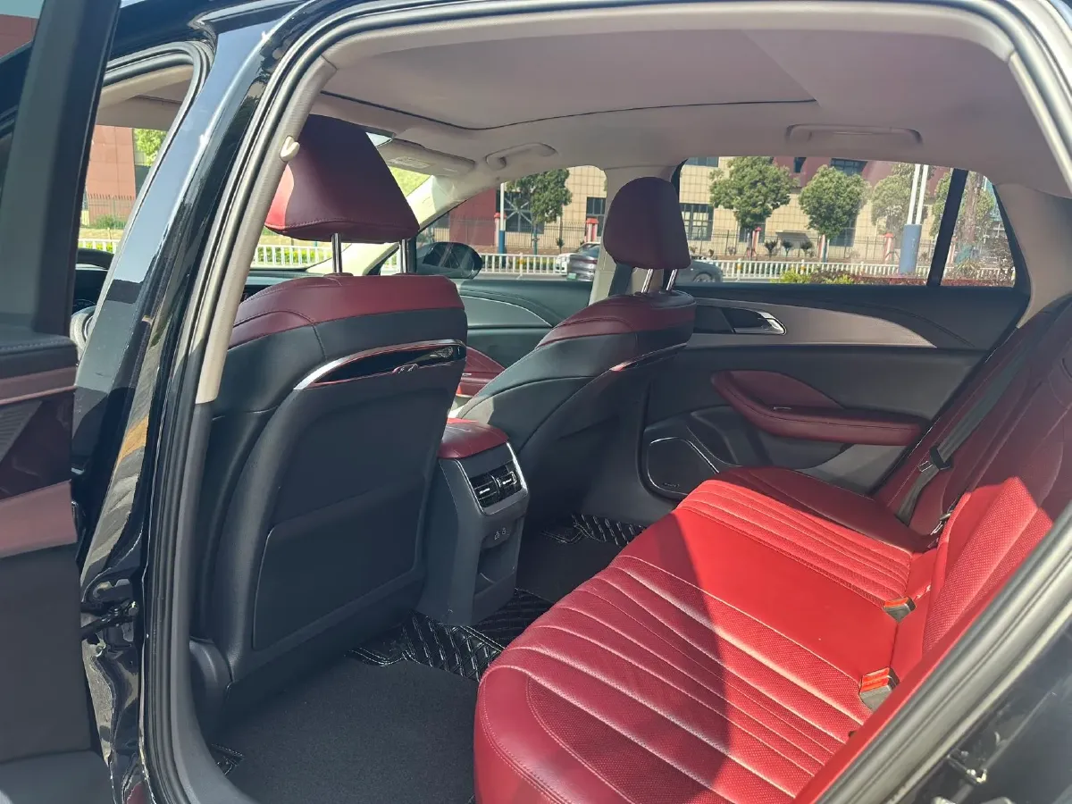 2024 HongQi H5 2.0T 224HP L4 8AT,autocango,china used car exporter,china ev exporter,chinese used car exporter,chinese used ev exporter