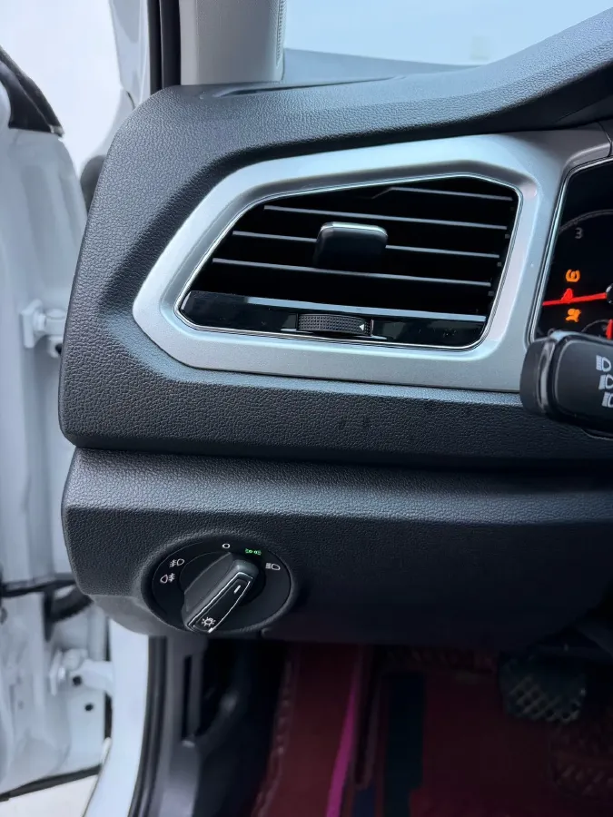 2021 Volkswagen T-Roc 1.4T 150HP L4 7DCT,autocango,china used car exporter,china ev exporter,chinese used car exporter,chinese used ev exporter