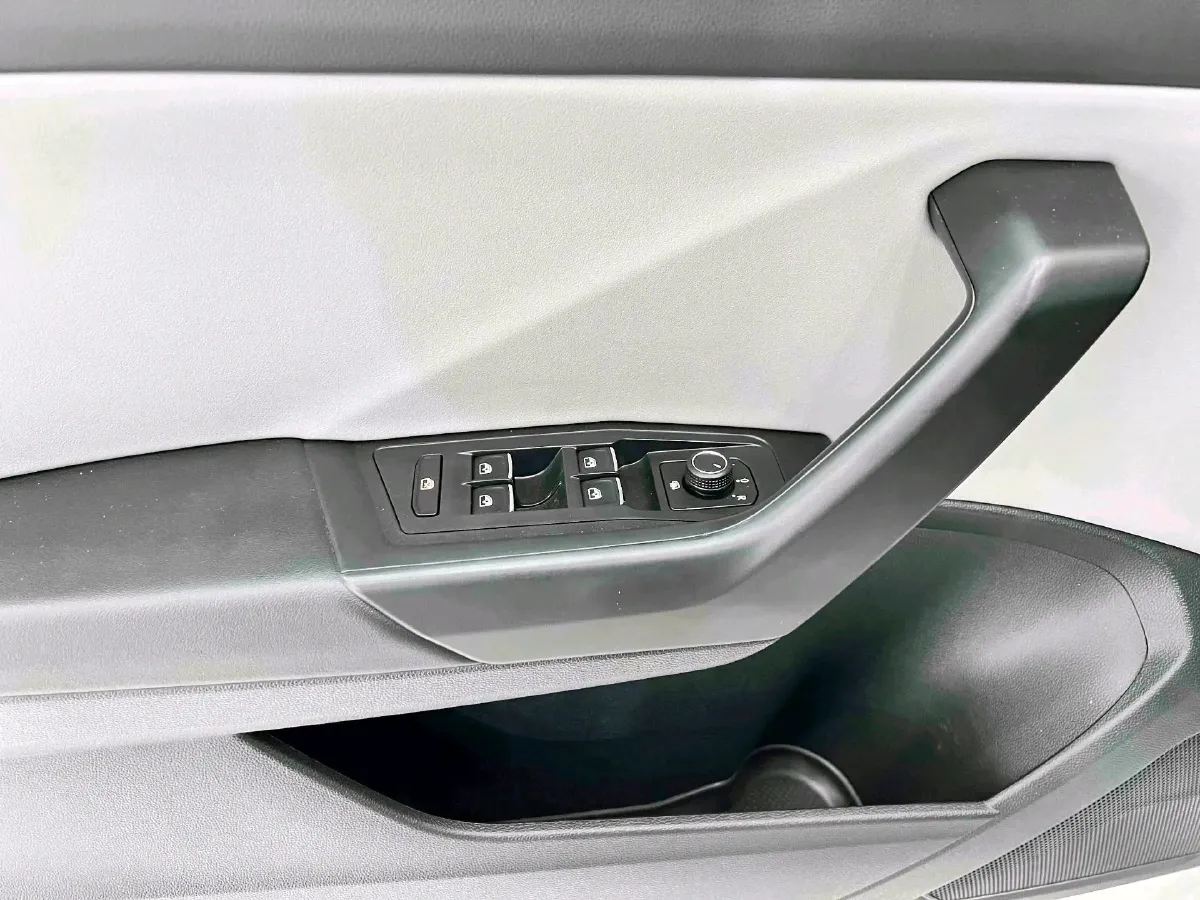 2023 Volkswagen T-Roc 1.4T 150HP L4 7DCT,autocango,china used car exporter,china ev exporter,chinese used car exporter,chinese used ev exporter