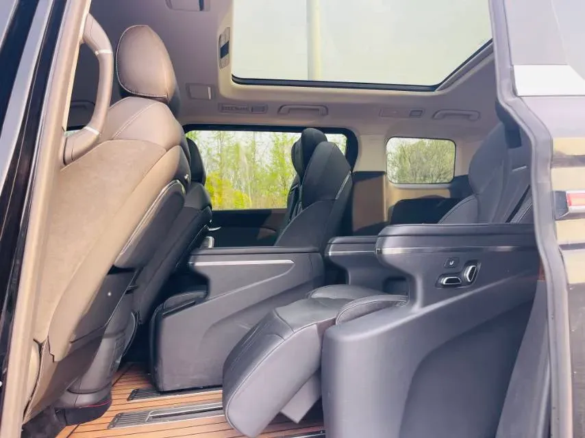 2023 HongQi HQ9 2.0T 252HP L4 8AT,autocango,china used car exporter,china ev exporter,chinese used car exporter,chinese used ev exporter