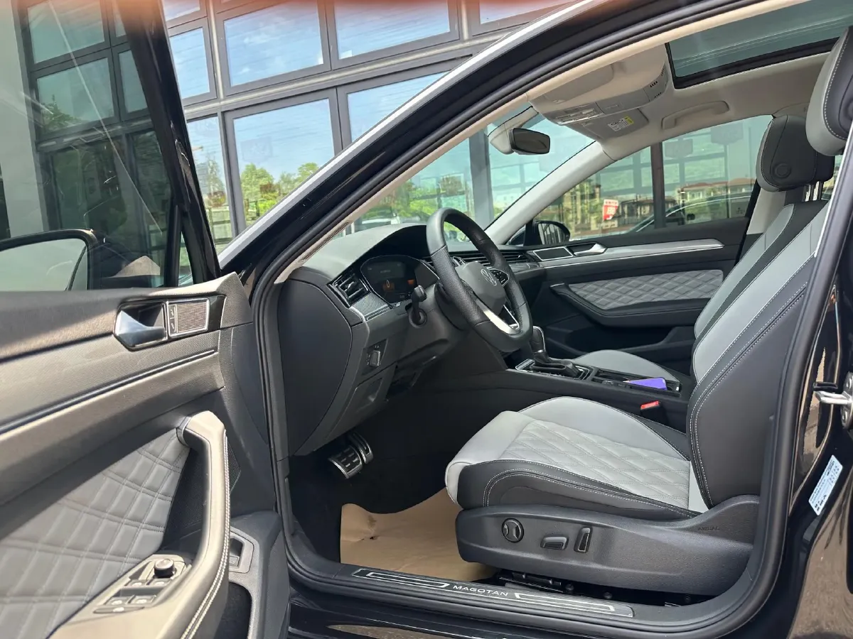 2025 Volkswagen Magotan 1.4T 150HP L4 7DCT,autocango,china used car exporter,china ev exporter,chinese used car exporter,chinese used ev exporter