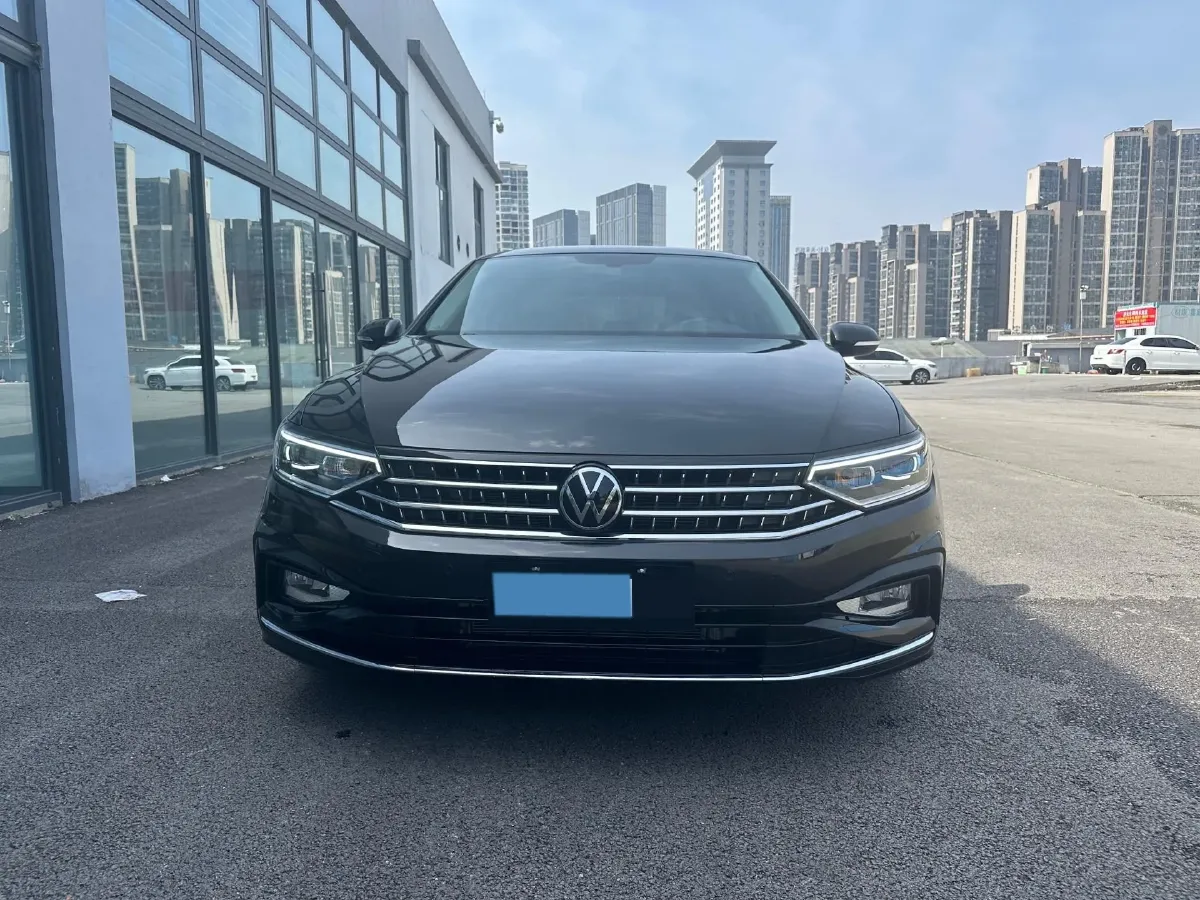 2025 Volkswagen Magotan 1.4T 150HP L4 7DCT,autocango,china used car exporter,china ev exporter,chinese used car exporter,chinese used ev exporter