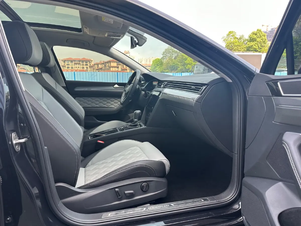 2025 Volkswagen Magotan 1.4T 150HP L4 7DCT,autocango,china used car exporter,china ev exporter,chinese used car exporter,chinese used ev exporter