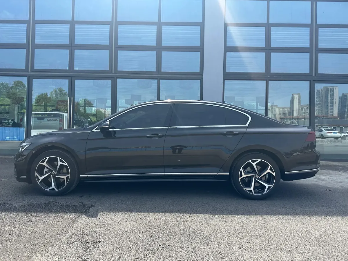 2025 Volkswagen Magotan 1.4T 150HP L4 7DCT,autocango,china used car exporter,china ev exporter,chinese used car exporter,chinese used ev exporter