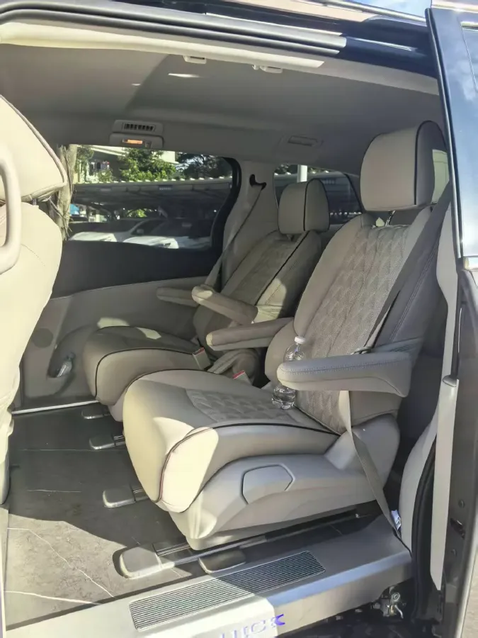 2023 Buick GL8 2.0T 237HP L4 9AT,autocango,china used car exporter,china ev exporter,chinese used car exporter,chinese used ev exporter