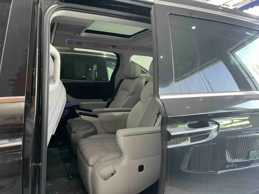 2025 Voyah Dream 1.5T 150HP L4 PHEV 41.7KWH,autocango,china used car exporter,china ev exporter,chinese used car exporter,chinese used ev exporter