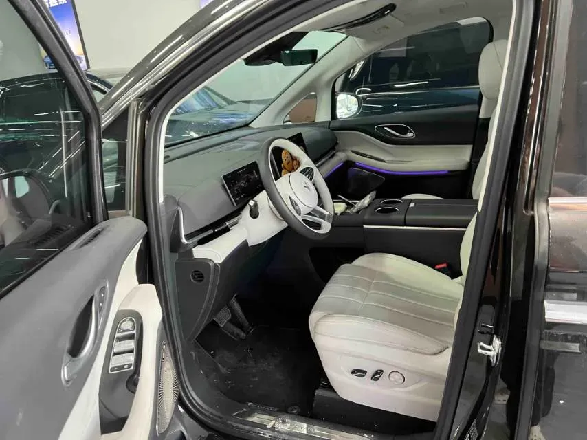 2025 Voyah Dream 1.5T 150HP L4 PHEV 41.7KWH,autocango,china used car exporter,china ev exporter,chinese used car exporter,chinese used ev exporter