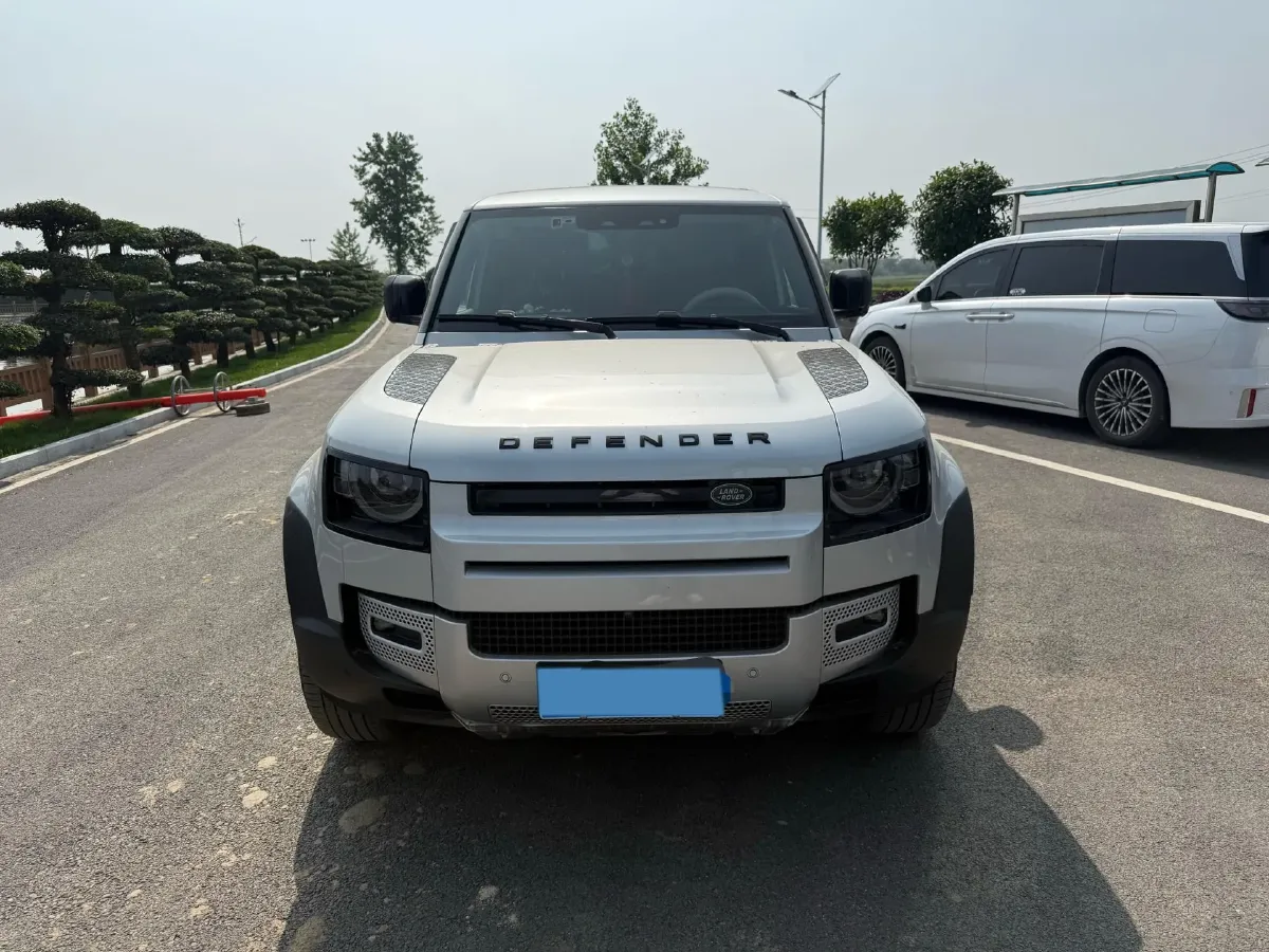 2022 Land Rover Defender 2.0T 300HP L4 8AT,autocango,china used car exporter,china ev exporter,chinese used car exporter,chinese used ev exporter