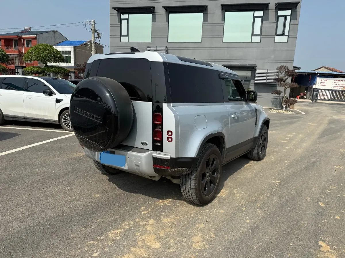 2022 Land Rover Defender 2.0T 300HP L4 8AT,autocango,china used car exporter,china ev exporter,chinese used car exporter,chinese used ev exporter
