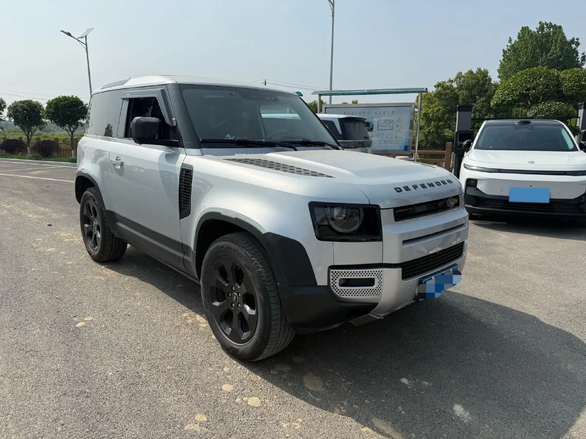2022 Land Rover Defender 2.0T 300HP L4 8AT,autocango,china used car exporter,china ev exporter,chinese used car exporter,chinese used ev exporter