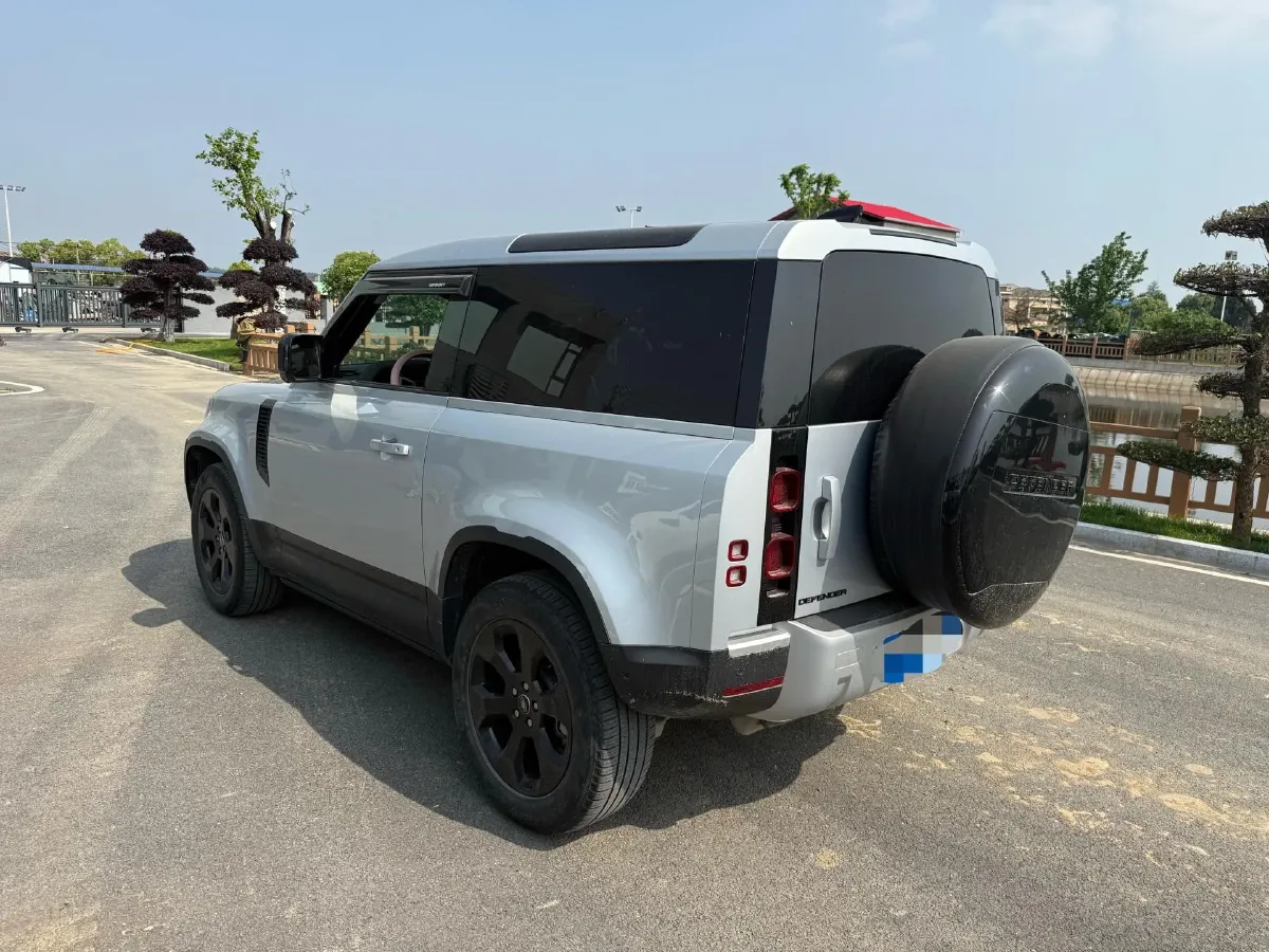 2022 Land Rover Defender 2.0T 300HP L4 8AT,autocango,china used car exporter,china ev exporter,chinese used car exporter,chinese used ev exporter