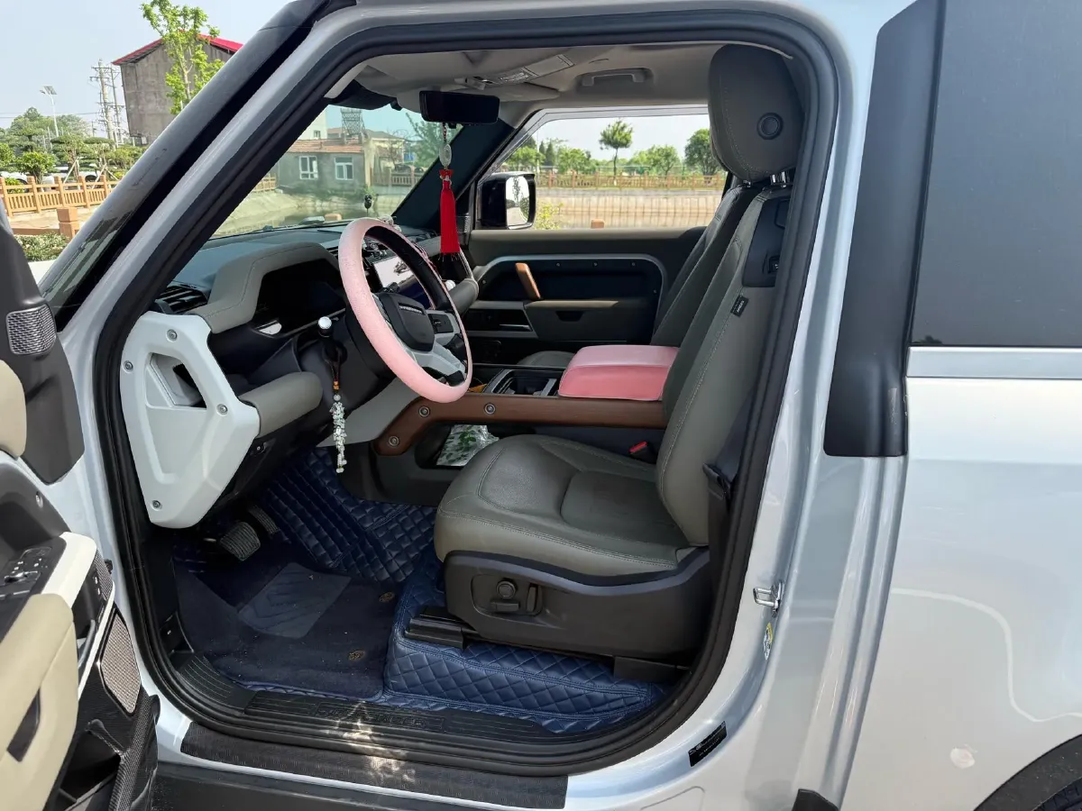 2022 Land Rover Defender 2.0T 300HP L4 8AT,autocango,china used car exporter,china ev exporter,chinese used car exporter,chinese used ev exporter