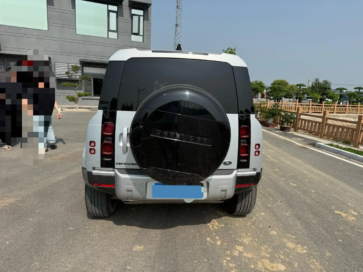 2022 Land Rover Defender 2.0T 300HP L4 8AT,autocango,china used car exporter,china ev exporter,chinese used car exporter,chinese used ev exporter