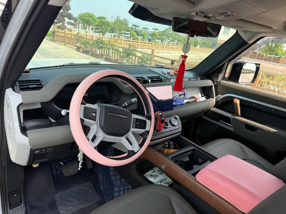 2022 Land Rover Defender 2.0T 300HP L4 8AT,autocango,china used car exporter,china ev exporter,chinese used car exporter,chinese used ev exporter