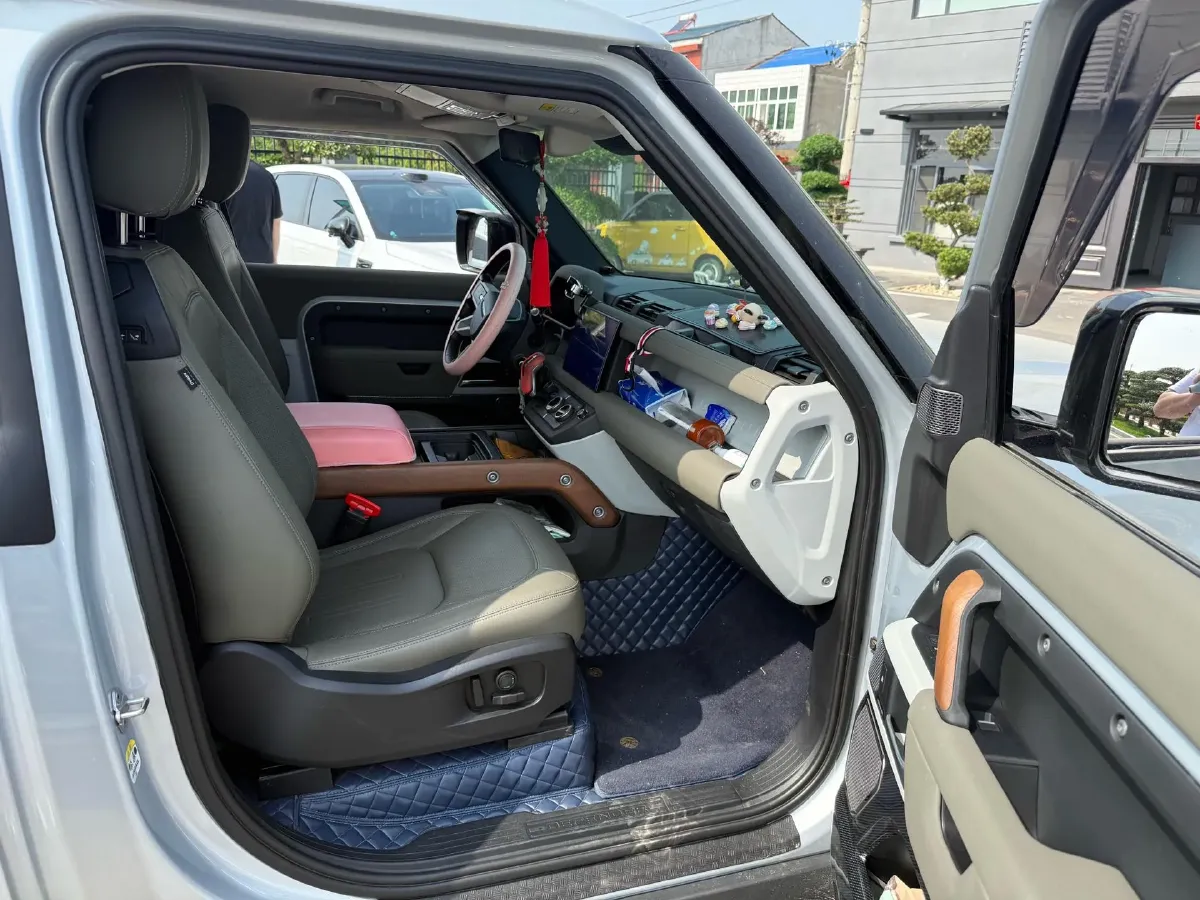 2022 Land Rover Defender 2.0T 300HP L4 8AT,autocango,china used car exporter,china ev exporter,chinese used car exporter,chinese used ev exporter