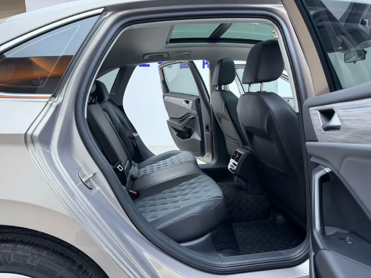 2023 Volkswagen Sagitar 1.4T 150HP L4 7DCT,autocango,china used car exporter,china ev exporter,chinese used car exporter,chinese used ev exporter