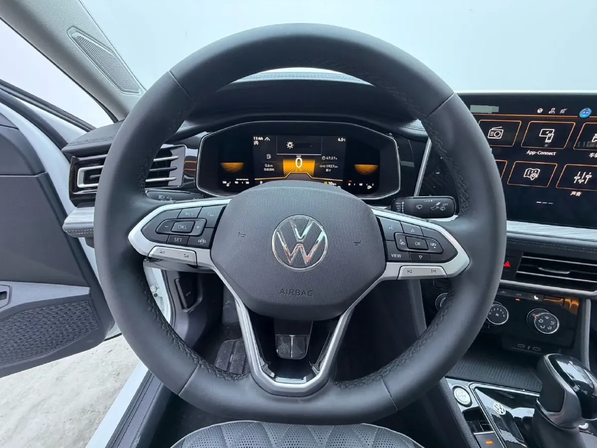 2023 Volkswagen Sagitar 1.4T 150HP L4 7DCT,autocango,china used car exporter,china ev exporter,chinese used car exporter,chinese used ev exporter
