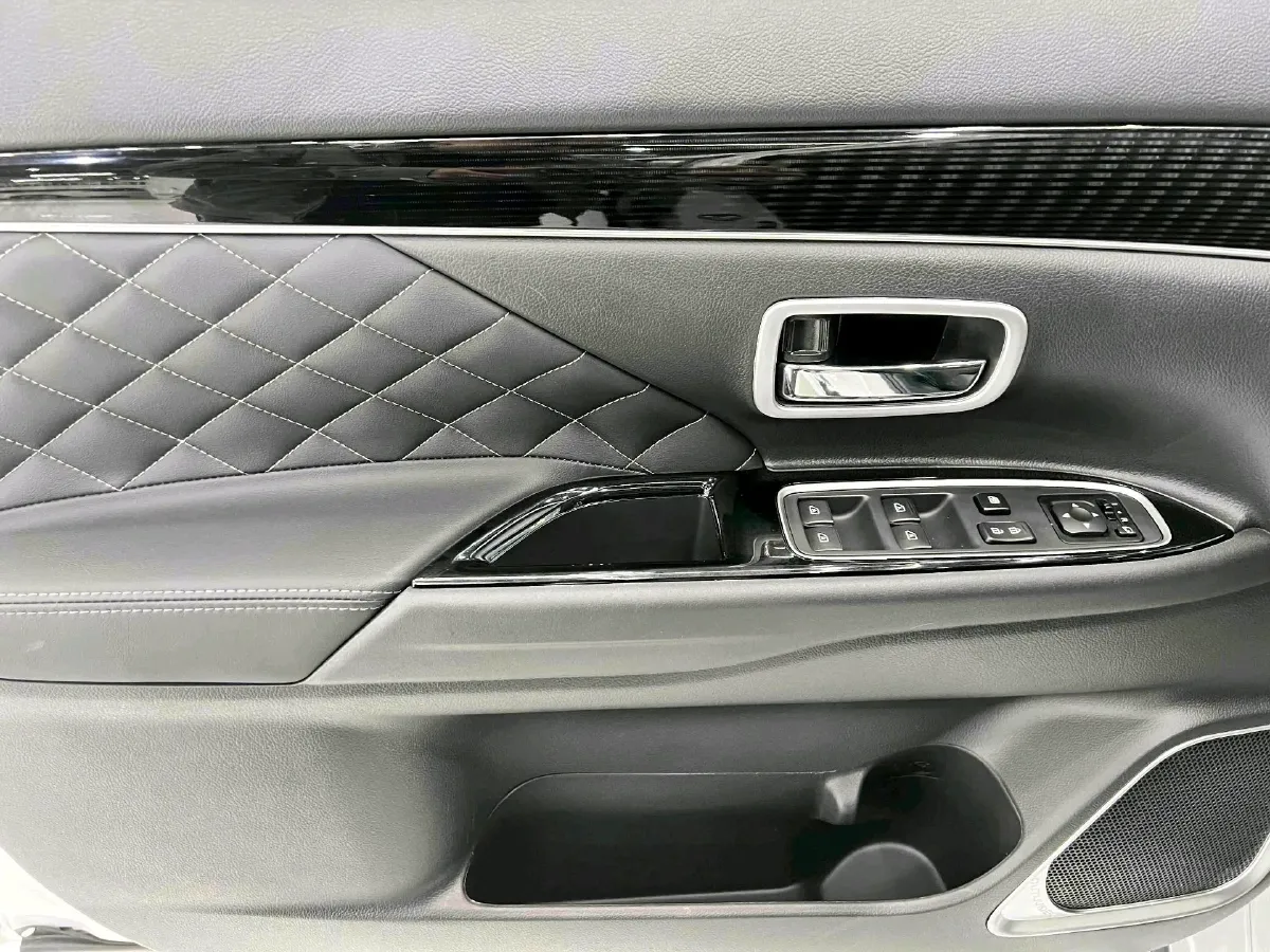 2021 Mitsubishi Outlander 2.0L 166HP L4 CVT,autocango,china used car exporter,china ev exporter,chinese used car exporter,chinese used ev exporter