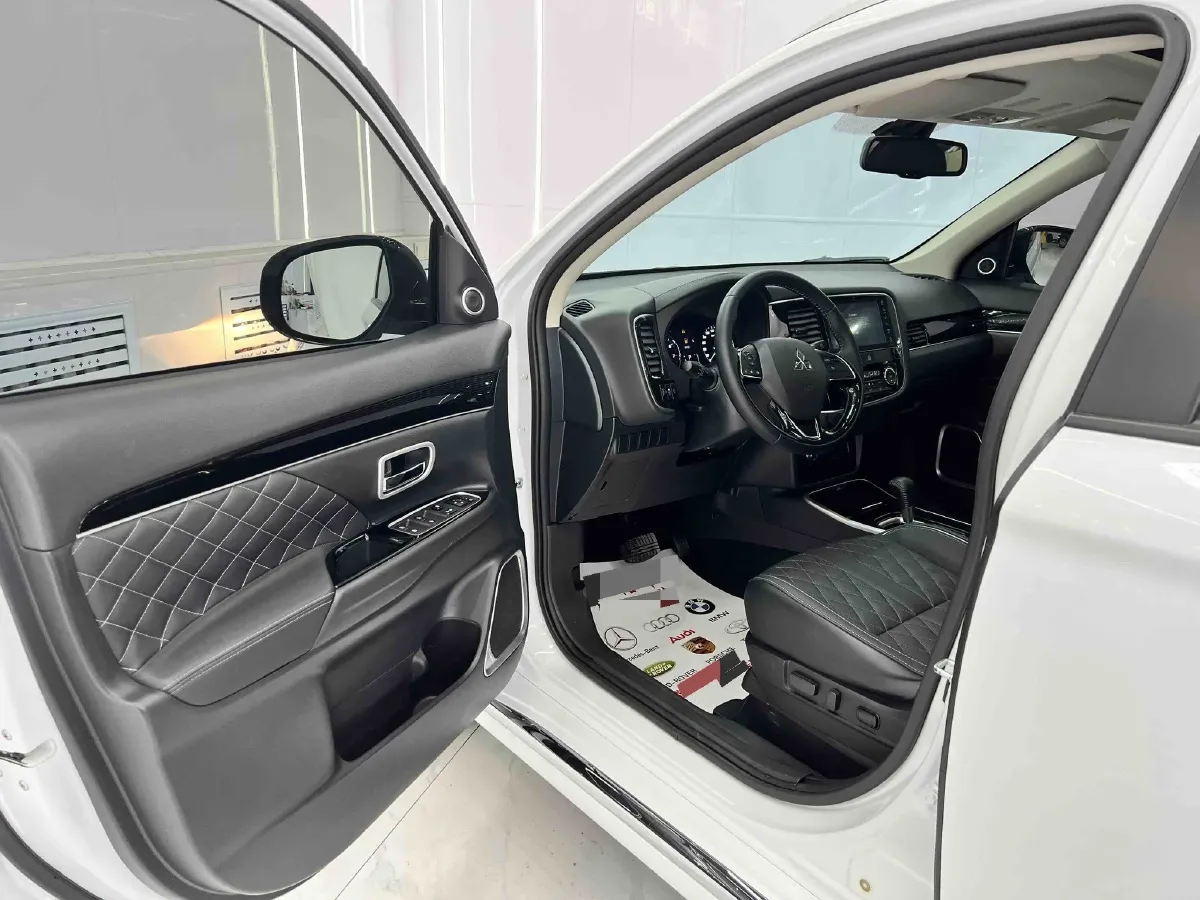 2021 Mitsubishi Outlander 2.0L 166HP L4 CVT,autocango,china used car exporter,china ev exporter,chinese used car exporter,chinese used ev exporter