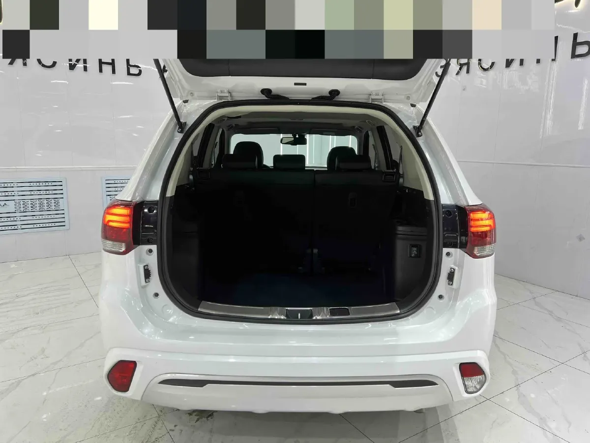 2021 Mitsubishi Outlander 2.0L 166HP L4 CVT,autocango,china used car exporter,china ev exporter,chinese used car exporter,chinese used ev exporter