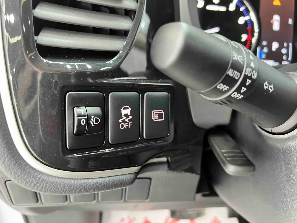 2021 Mitsubishi Outlander 2.0L 166HP L4 CVT,autocango,china used car exporter,china ev exporter,chinese used car exporter,chinese used ev exporter