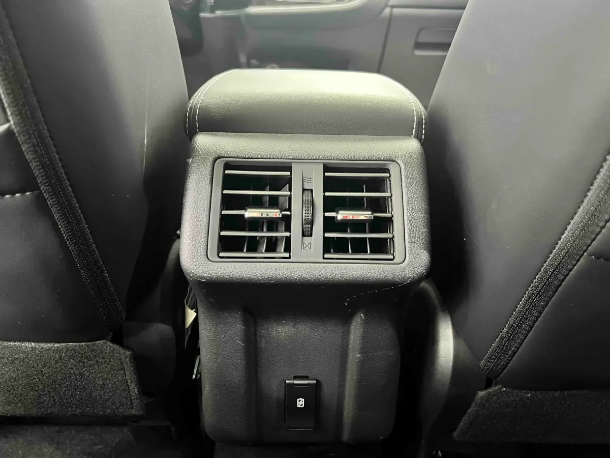 2021 Mitsubishi Outlander 2.0L 166HP L4 CVT,autocango,china used car exporter,china ev exporter,chinese used car exporter,chinese used ev exporter