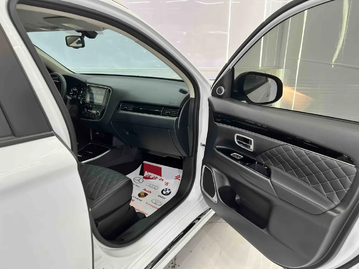 2021 Mitsubishi Outlander 2.0L 166HP L4 CVT,autocango,china used car exporter,china ev exporter,chinese used car exporter,chinese used ev exporter