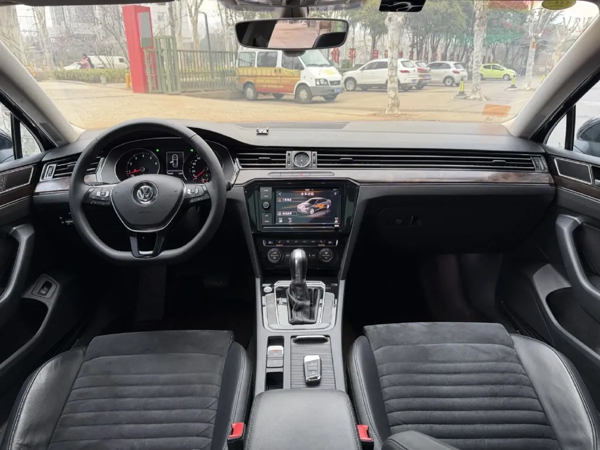 2018 Volkswagen Magotan 1.8T 180HP L4 7DCT,autocango,china used car exporter,china ev exporter,chinese used car exporter,chinese used ev exporter