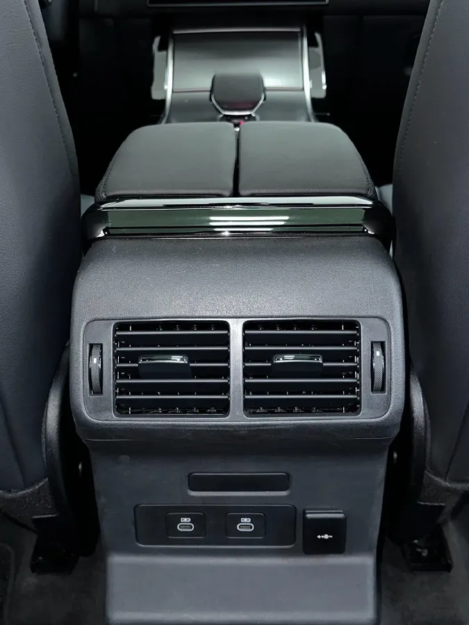 2024 Land Rover Range Rover Velar 2.0T 250HP L4 8AT,autocango,china used car exporter,china ev exporter,chinese used car exporter,chinese used ev exporter